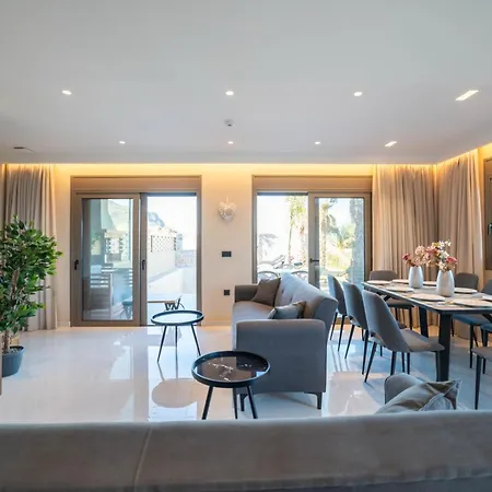 Naturalia Grey Luxury - Private Pool - Sleeps 8 Вилла
